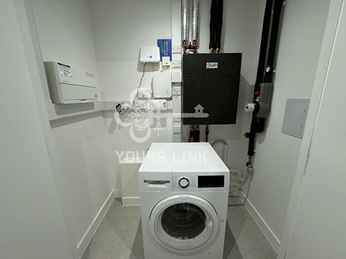 1 Bedroom Flat To Rent In Scarlet Court, London, N4