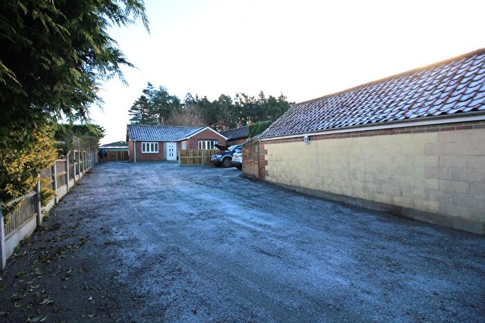 2 Bedroom Detached Bungalow To Rent In Holt Road, NR10