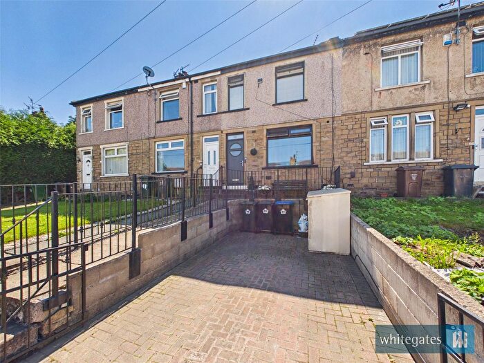 4 Bedroom Town House For Sale In Carr Bottom Avenue, Bradford, West Yorkshire, BD5