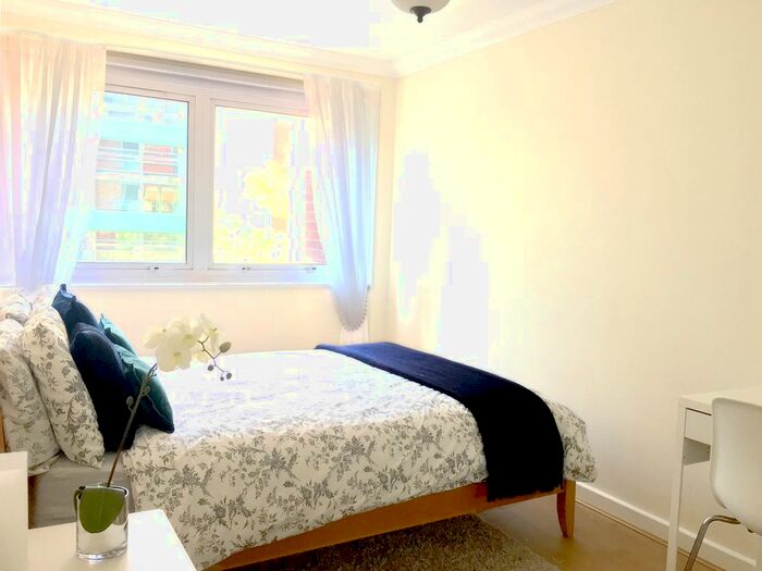 2 Bedroom Flat To Rent In Fitzroy Street, London, W1T