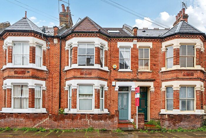 2 Bedroom Flat For Sale In Mafeking Avenue, Brentford, London, TW8