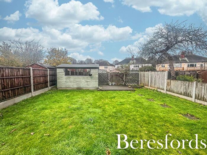 2 Bedroom Maisonette For Sale In Arundel Road, Romford, RM3