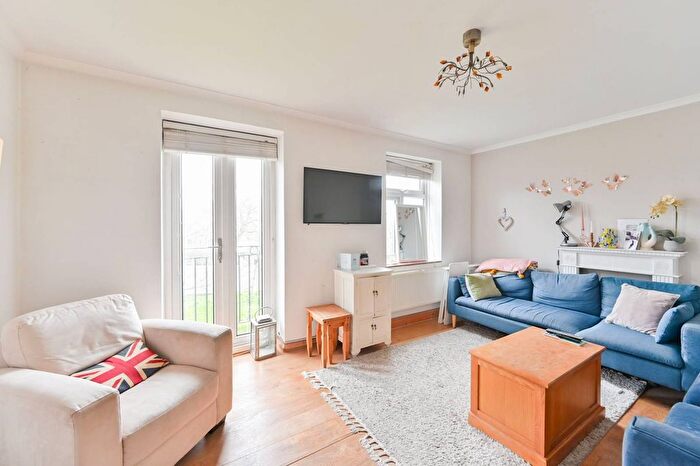 3 Bedroom Flat For Sale In Callingham House, Clapham North, London, SW4