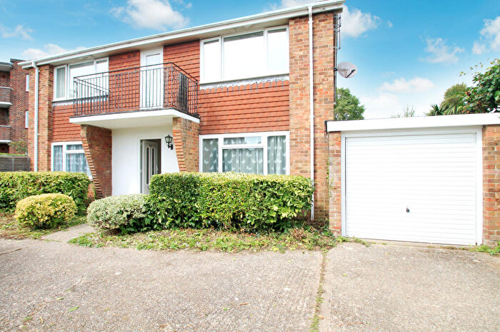 2 Bedroom Flat To Rent In Lansdowne Road, Worthing, BN11