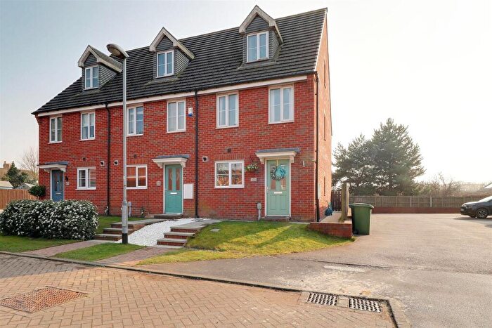 3 Bedroom Town House To Rent In Kingscroft Drive, Brough, HU15