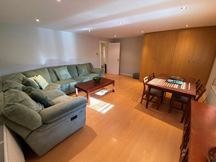 2 Bedroom Apartment To Rent In Kirkstall Lane, Leeds, LS6