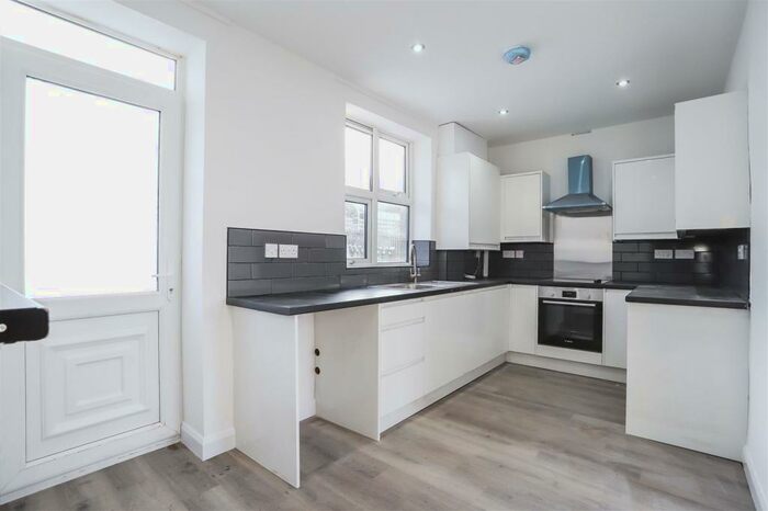 3 Bedroom Semi-Detached House To Rent In Fallbarn Crescent, Rossendale, BB4