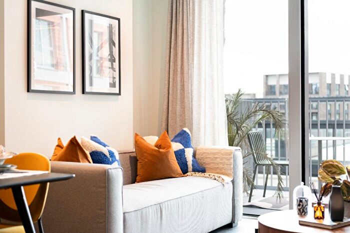 2 Bedroom Flat To Rent In Bloom West, Nine Elms Ln, Nine Elms, London, SW11