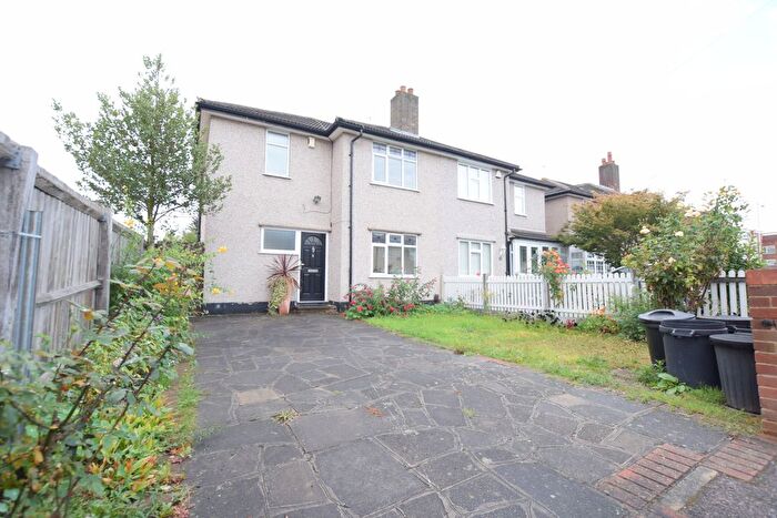 3 Bedroom End Of Terrace House To Rent In Princes Road, Ilford, IG6