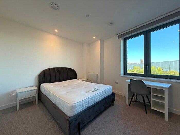 2 Bedroom Apartment For Sale In Skyline Apartments, Makers Yard, London, E3