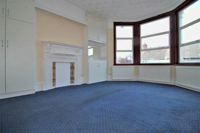 4 Bedroom Flat To Rent In Cholmondeley Avenue, Kensal Rise, London, NW10