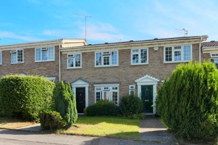 3 Bedroom Property To Rent In Hillcrest, Weybridge, KT13