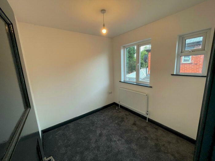 4 Bedroom Semi-Detached House To Rent In Plodder Lane, Bolton, Lancashire, BL4