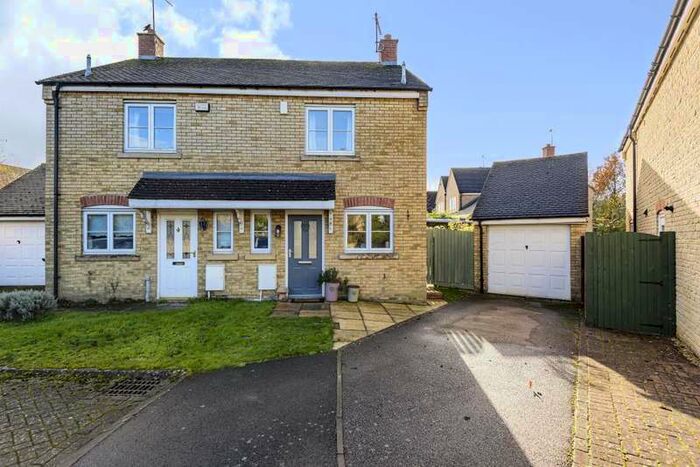 2 Bedroom Semi-Detached House To Rent In Corncrake Way, Bicester, OX26