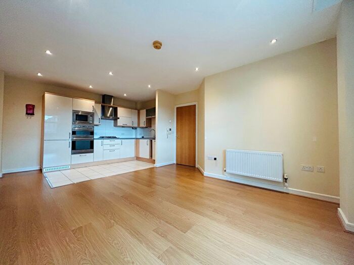 2 Bedroom Flat To Rent In Clarendon Avenue, Leamington Spa, CV32