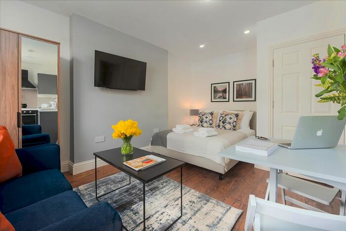Studio To Rent In Warwick Road (/), London, SW5