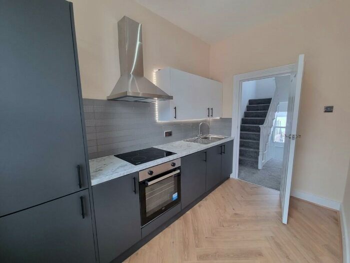 2 Bedroom Flat To Rent In Loampit Hill, London, SE13