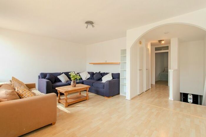 2 Bedroom Maisonette To Rent In Rampayne Street, London, SW1V