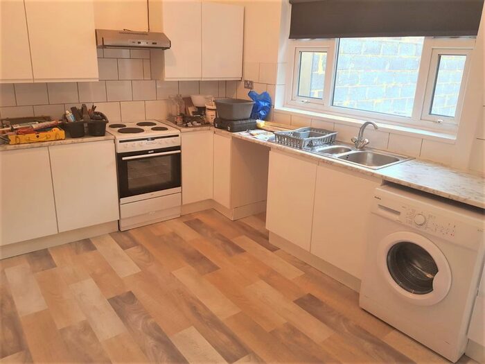 4 Bedroom Semi-Detached House To Rent In Elmstead Rd, Ilford, IG3