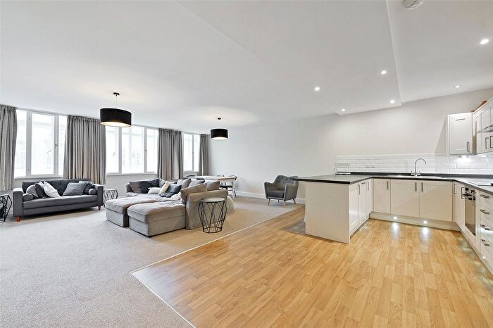 3 Bedroom Flat To Rent In Broadmead, Bristol, Somerset, BS1