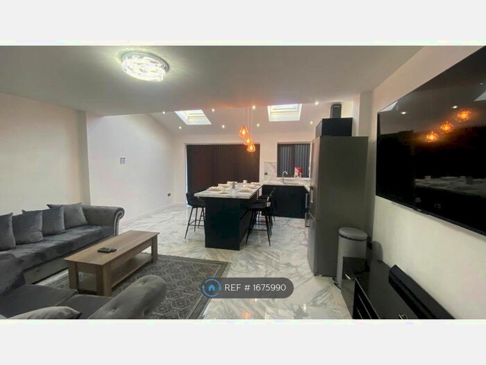 3 Bedroom Semi-Detached House To Rent In Marton Grange, Prestwich, Manchester, M25