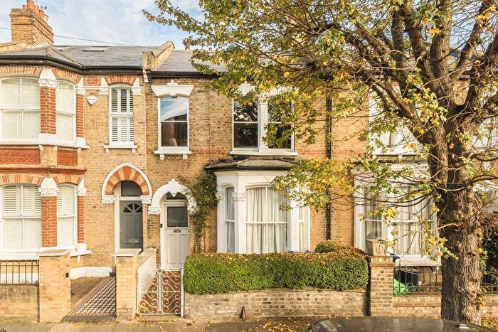 2 Bedroom Flat For Sale In Beaumont Road, Chiswick, W4
