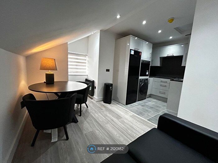 3 Bedroom Flat To Rent In Stanton Road, Croydon, CR0