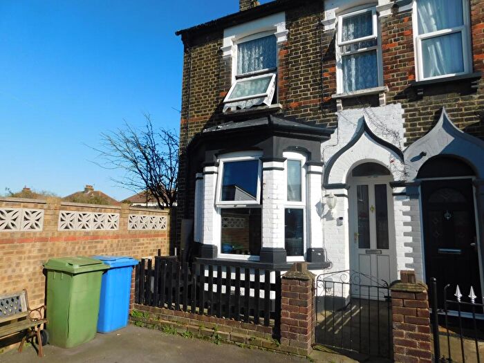 3 Bedroom End Of Terrace House To Rent In Dumergue Avenue, Queenborough, ME11