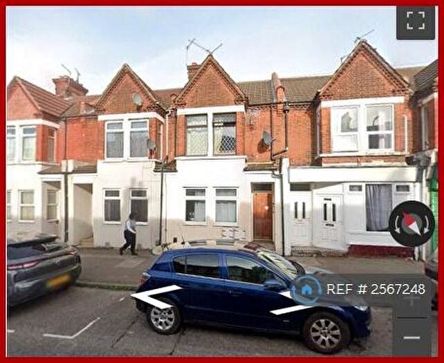 1 Bedroom Flat To Rent In Canterbury Street, Gillingham, ME7