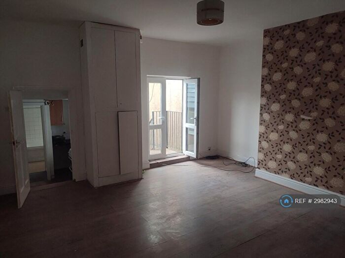 2 Bedroom Flat To Rent In Haslingden, Rossendale, BB4