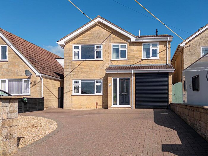 4 Bedroom Detached House For Sale In Barnwell Road, Melksham, SN12