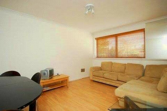 2 Bedroom Flat To Rent In St. Mary Le Park Court, Parkgate Road, London, SW11