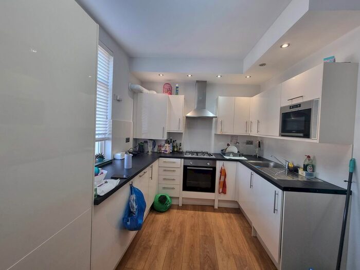 1 Bedroom Flat To Rent In Clocktower Court, Green Lanes, Winchmore Hill, London, N21