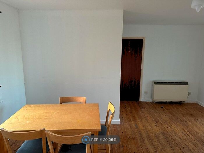 2 Bedroom Flat To Rent In Hanbury Gardens, Highwoods, Colchester, CO4