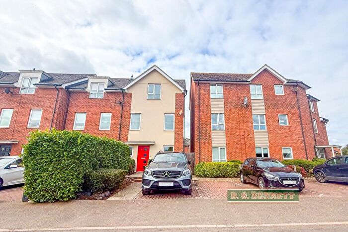 5 Bedroom Town House To Rent In Addlestone, Surrey, KT15