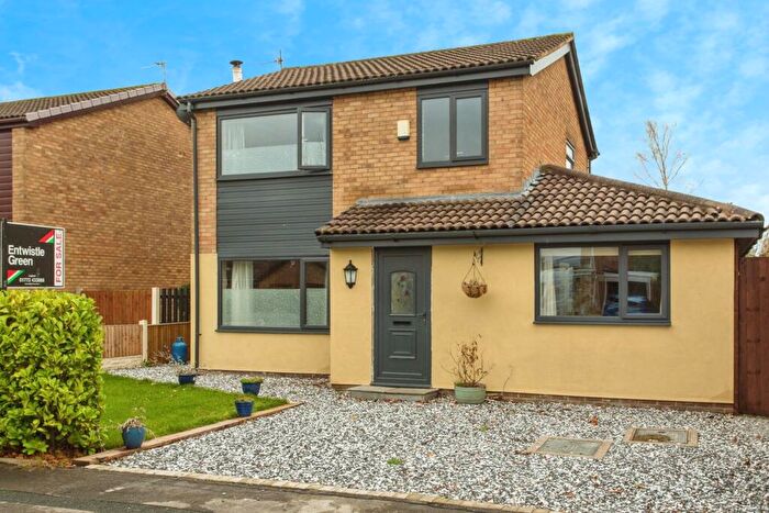 4 Bedroom Detached House For Sale In Long Close, Leyland, Lancashire, PR26