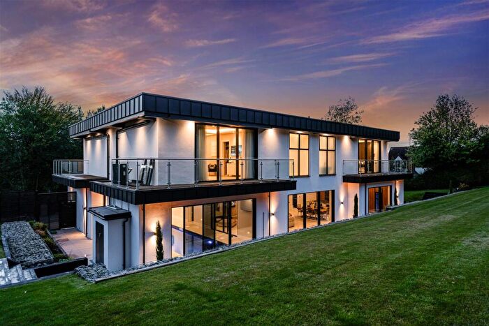 4 Bedroom Detached House For Sale In Hazel Way, Chipstead, CR5