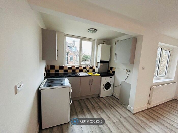 1 Bedroom Flat To Rent In Goresbrook Road, Dagenham, RM9