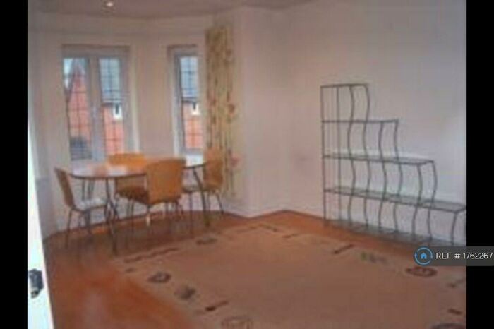 2 Bedroom Flat To Rent In Nell Lane, Chorlton, Manchester, M21