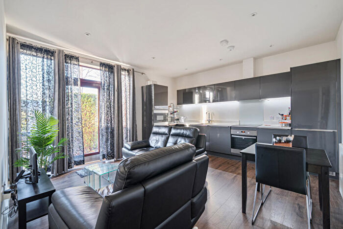 2 Bedroom Apartment For Sale In Hanworth Lane, Chertsey, KT16