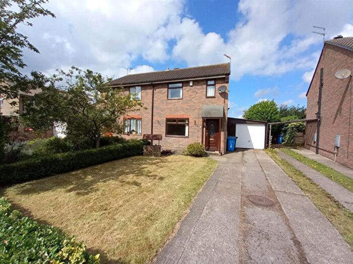 3 Bedroom Semi-Detached House To Rent In Wentworth Way, Hull, HU9