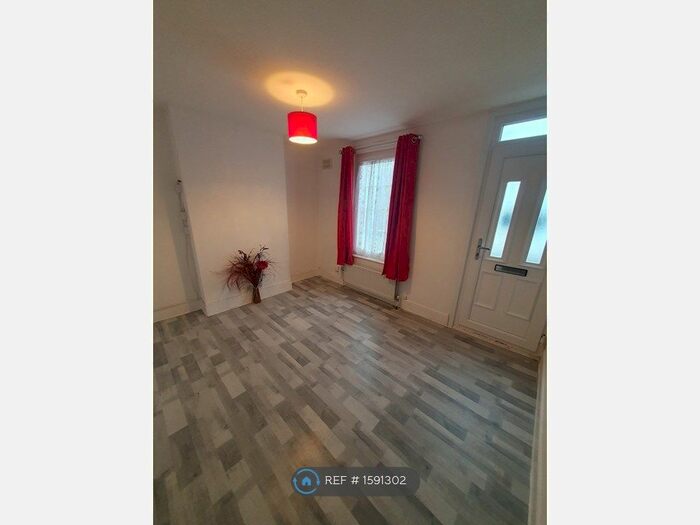 3 Bedroom Terraced House To Rent In Gorst Street, Gillingham, ME7
