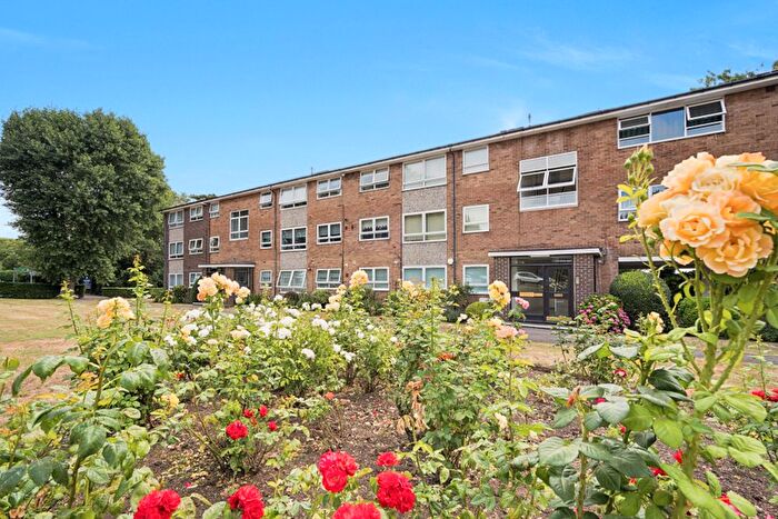 2 Bedroom Flat To Rent In Gleneagles, Stanmore, HA7