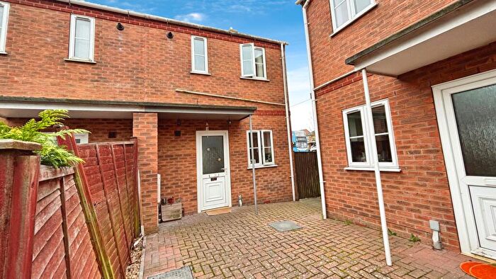 2 Bedroom End Of Terrace House For Sale In Viking Court, Bracebridge Heath, LN4