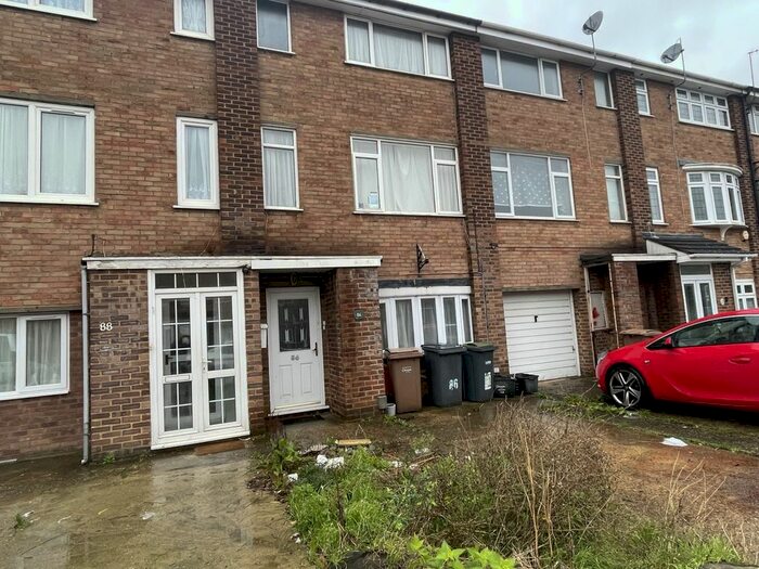 4 Bedroom Terraced House To Rent In Tenby Drive, Luton, Bedfordshire, LU4