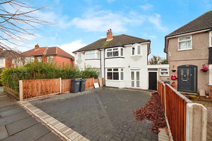 3 Bedroom Semi Detached House For Sale In Whitecroft Road, Birmingham, West Midlands, B26