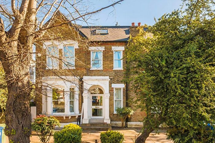 2 Bedroom Flat For Sale In Rosemont Road, Acton, W3