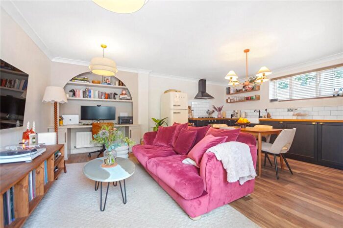 1 Bedroom End Of Terrace House For Sale In Evelina Road, Nunhead, London, SE15