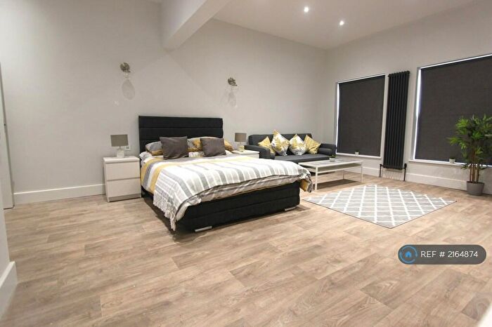 Studio To Rent In Alma Street, Luton, LU1