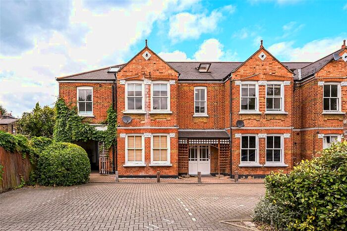 2 Bedroom Flat To Rent In Steele Road, Chiswick, London, W4